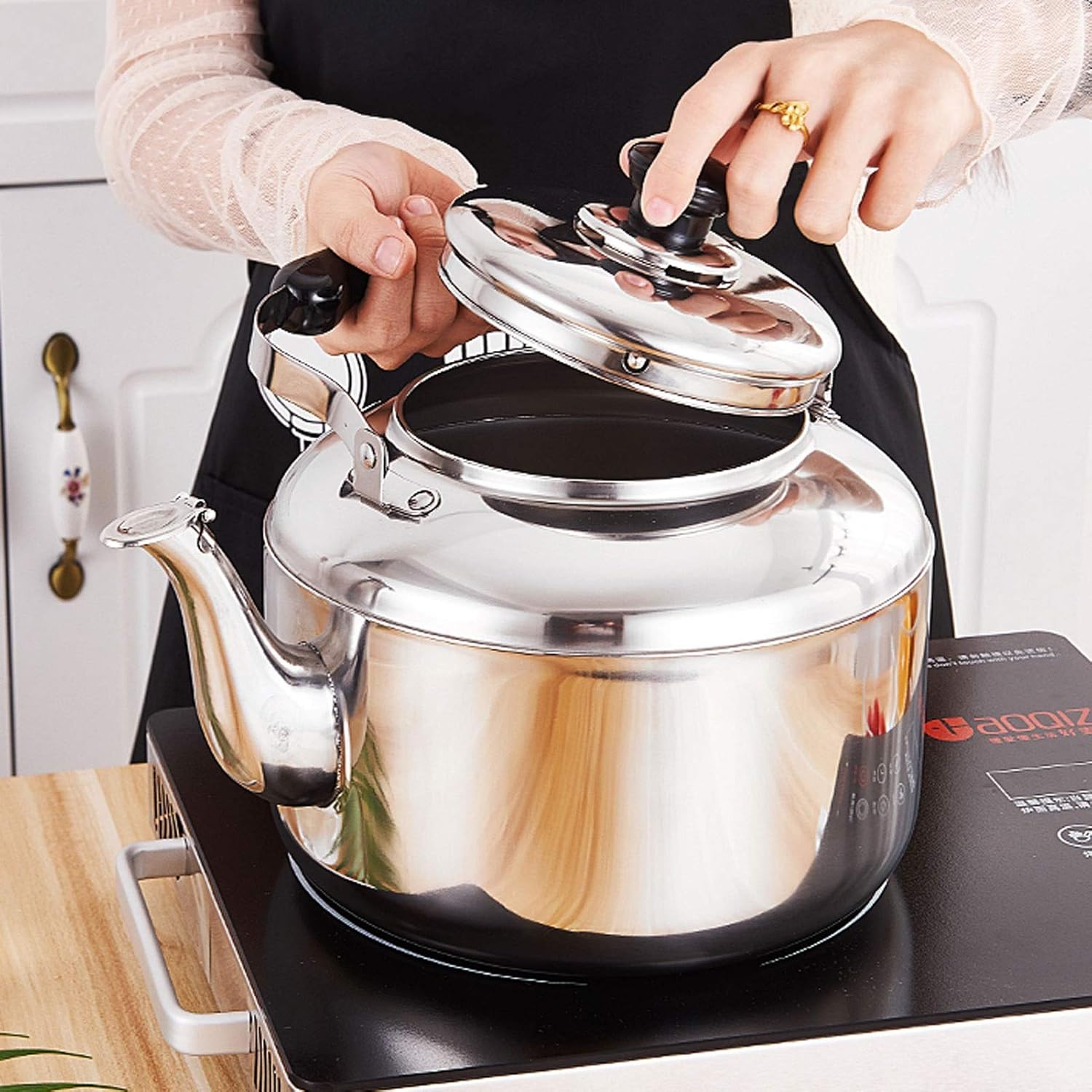 送料無料 時代物 松清作 木彫彩色能面 女面・能楽面 木箱・面袋付